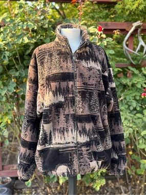 VTG Cozy Zip-Up Fleece Jacket in Black and Brown Pattern